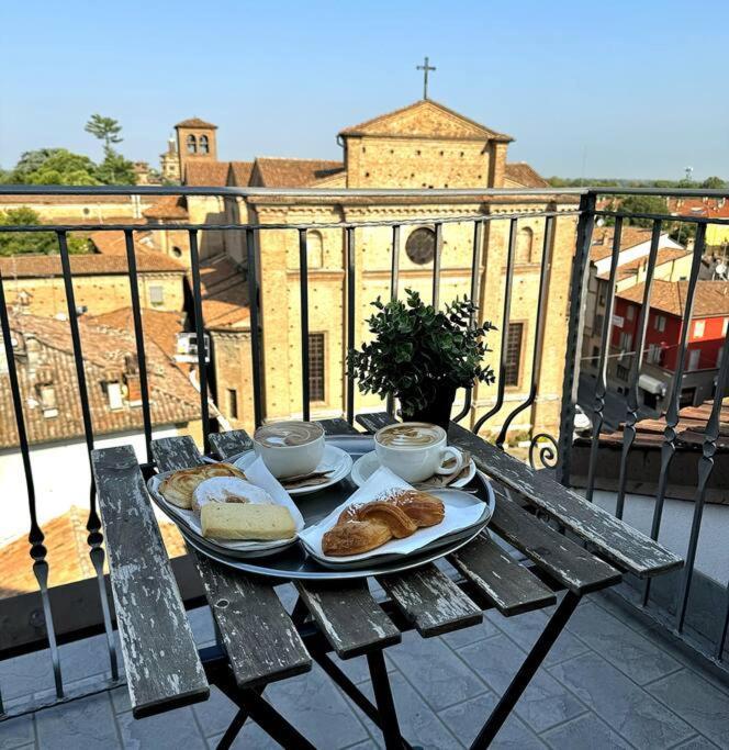 Mansarda Con Vista In Centro A Piacenza Exterior foto