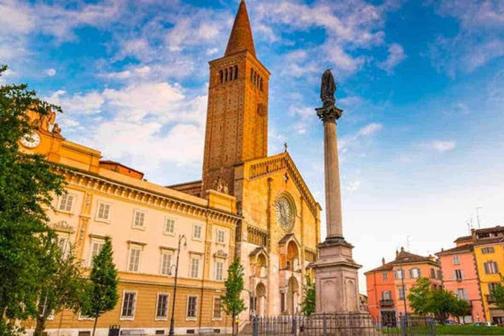 Mansarda Con Vista In Centro A Piacenza Exterior foto